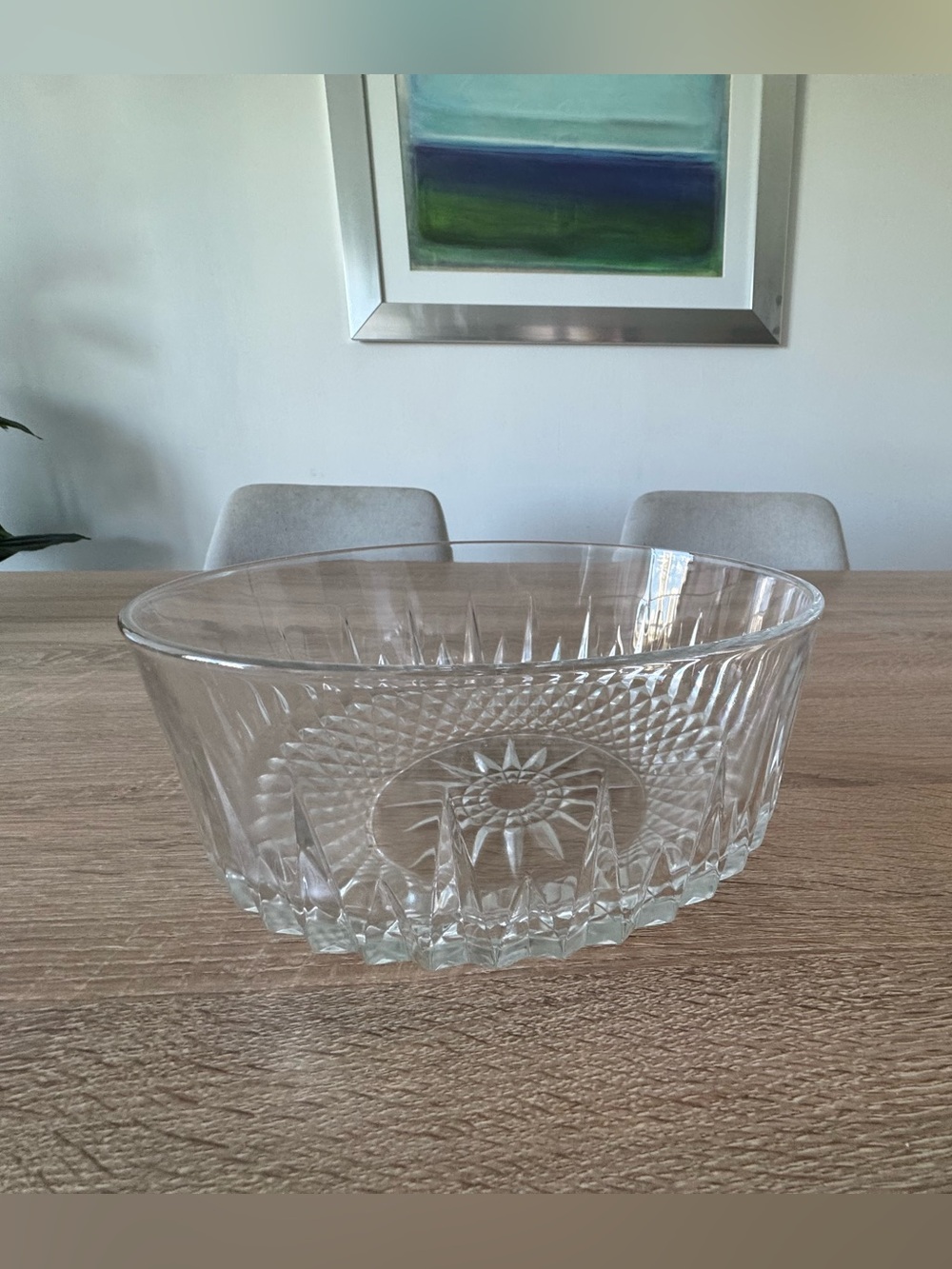Vtg Arcoroc USA Clear Glass Serving Bowl with Diamond Cut & Starburst Pattern